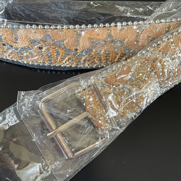 Belt with sequined design - Picture 4 of 8